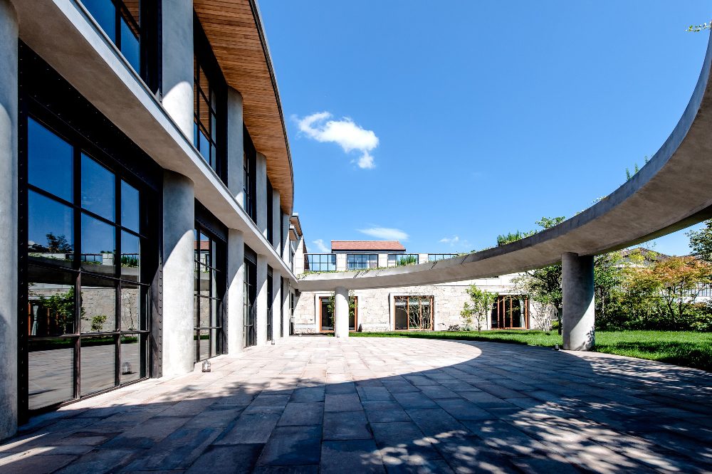 洋風テイストに寄せるならレンガや天然石で格調を演出する