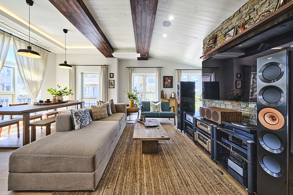 インテリアは石や木などの天然素材をふんだんに使いぬくもりのあるものにしました。