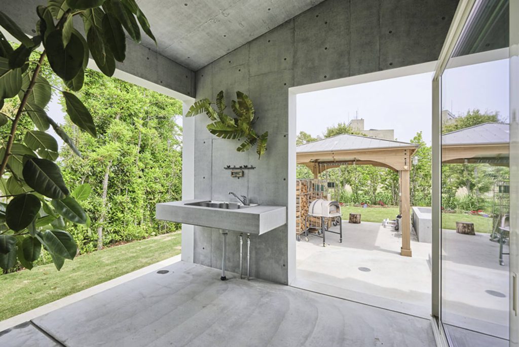 リゾート風の平屋のアウトドアスペース