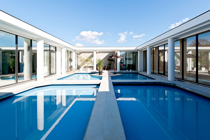 水庭のある平屋（昼）